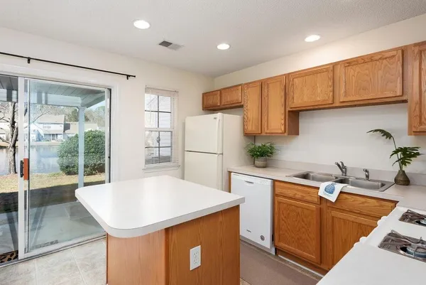 $1,900 | 102 Yellow Hawthorn Circle, Summerville, SC 29483