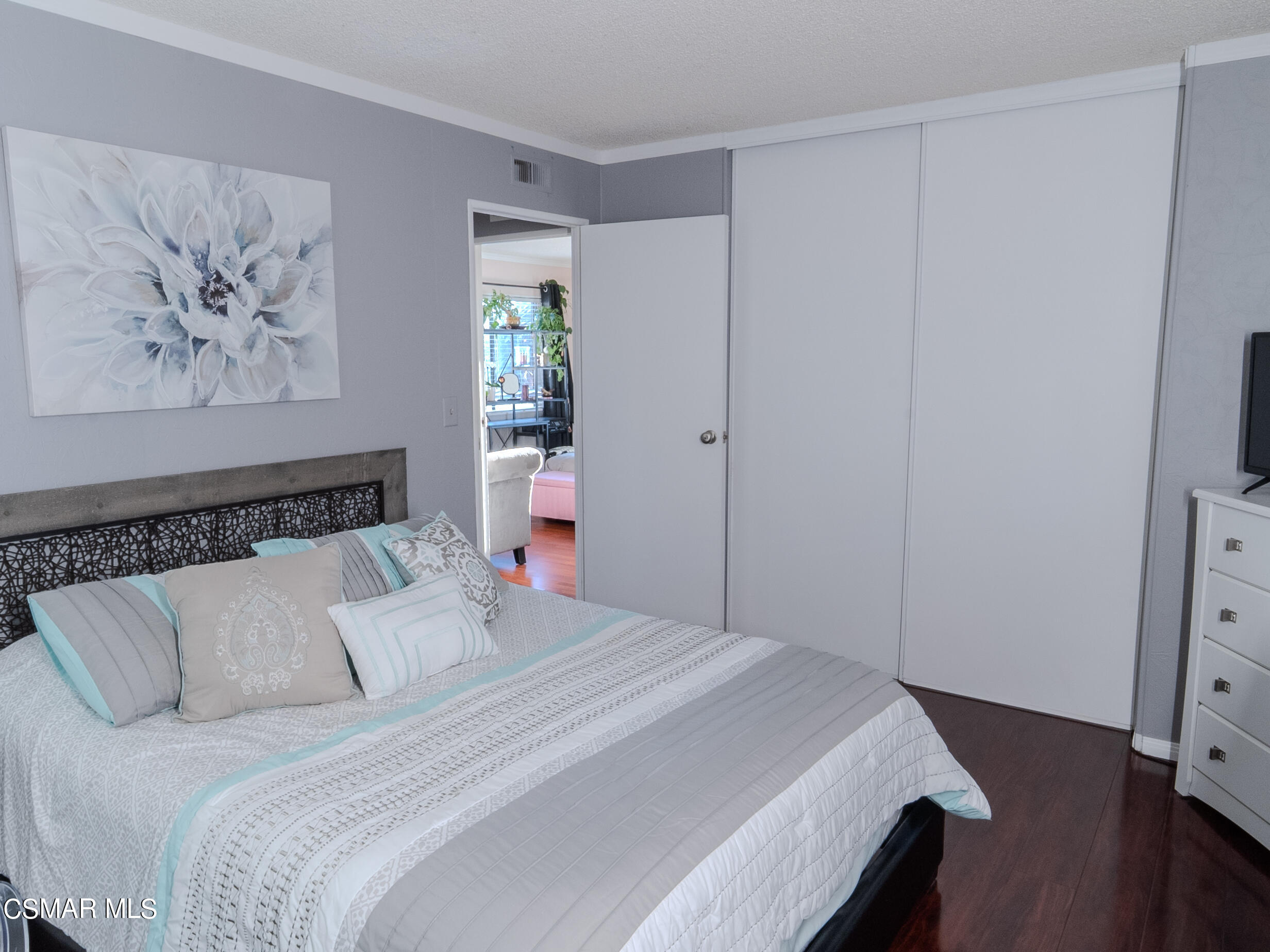 2501 Dogwood Drive, Unit 77 Oxnard, CA 93036 - Photo 12 of 32 a bedroom with a bed and painting on the wall