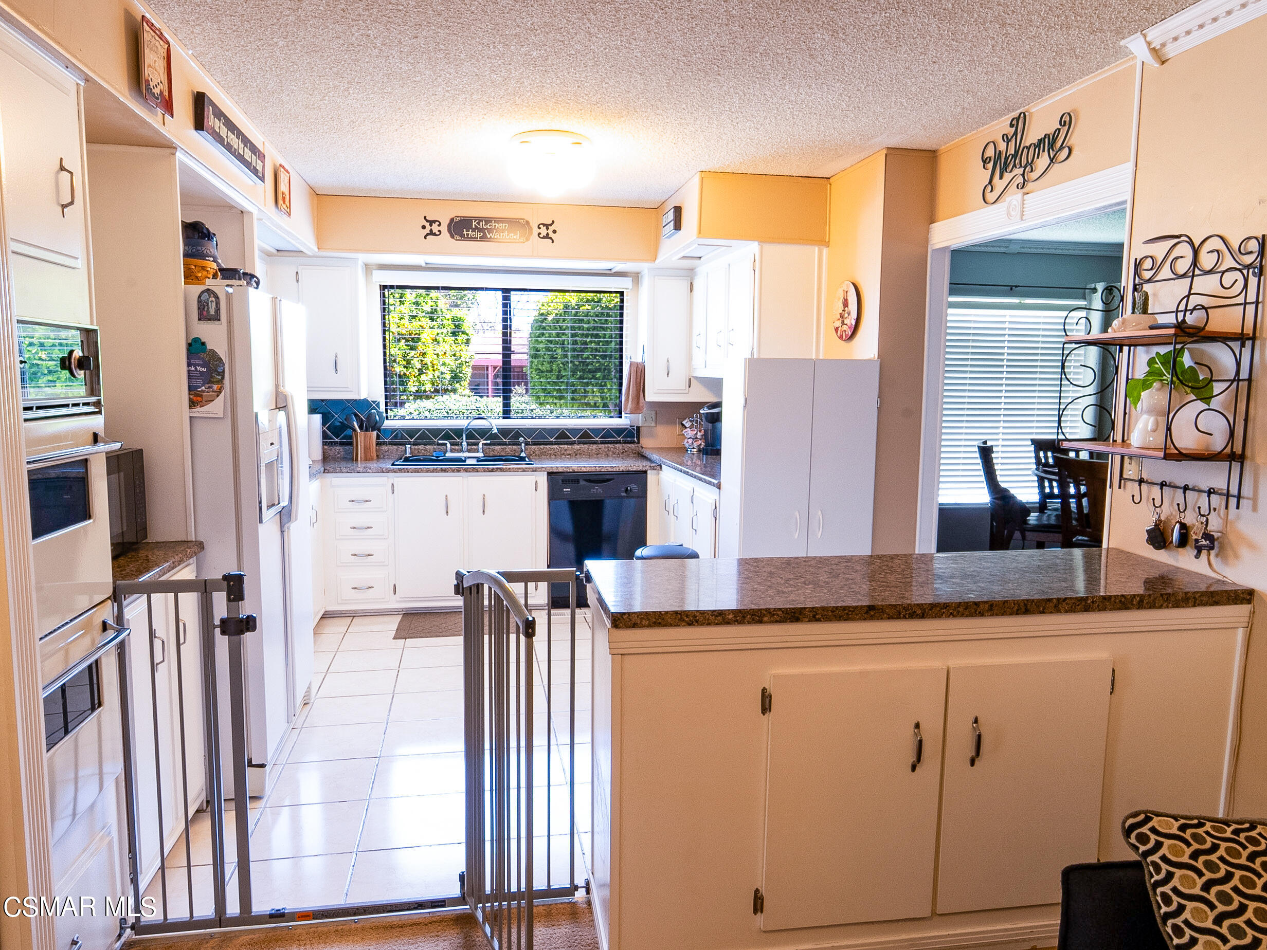 2501 Dogwood Drive, Unit 77 Oxnard, CA 93036 - Photo 8 of 32 a kitchen with stainless steel appliances granite countertop a refrigerator and a stove