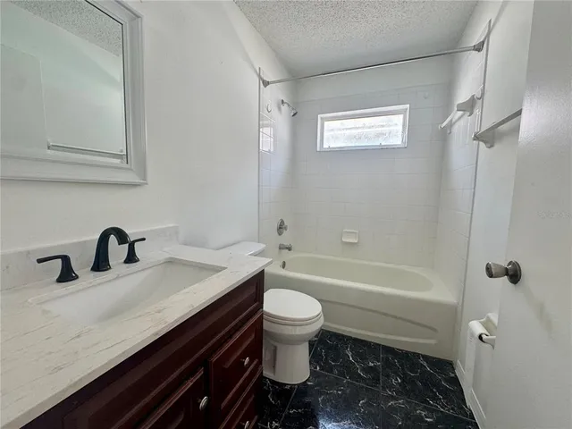 $1,800 | 4301 Country Hills Boulevard, Plant City, FL 33563