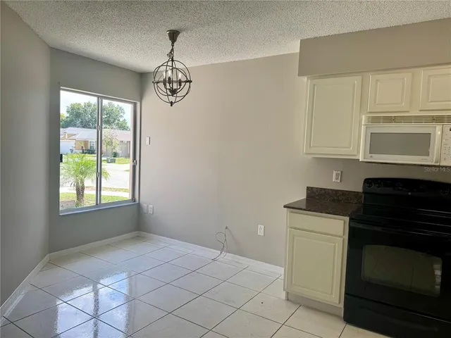 $1,800 | 4301 Country Hills Boulevard, Plant City, FL 33563