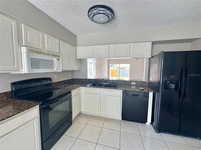 $1,800 | 4301 Country Hills Boulevard, Plant City, FL 33563