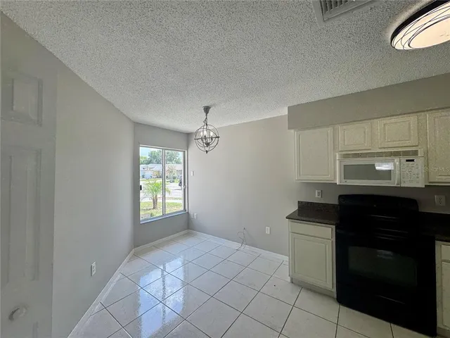 $1,800 | 4301 Country Hills Boulevard, Plant City, FL 33563