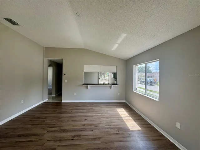 $1,800 | 4301 Country Hills Boulevard, Plant City, FL 33563