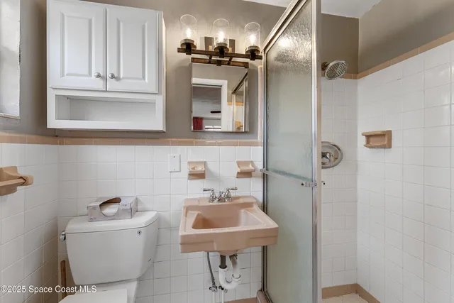 $395,000 | 409 Lynn Avenue, Melbourne, FL 32935