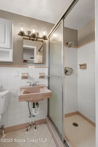 $395,000 | 409 Lynn Avenue, Melbourne, FL 32935