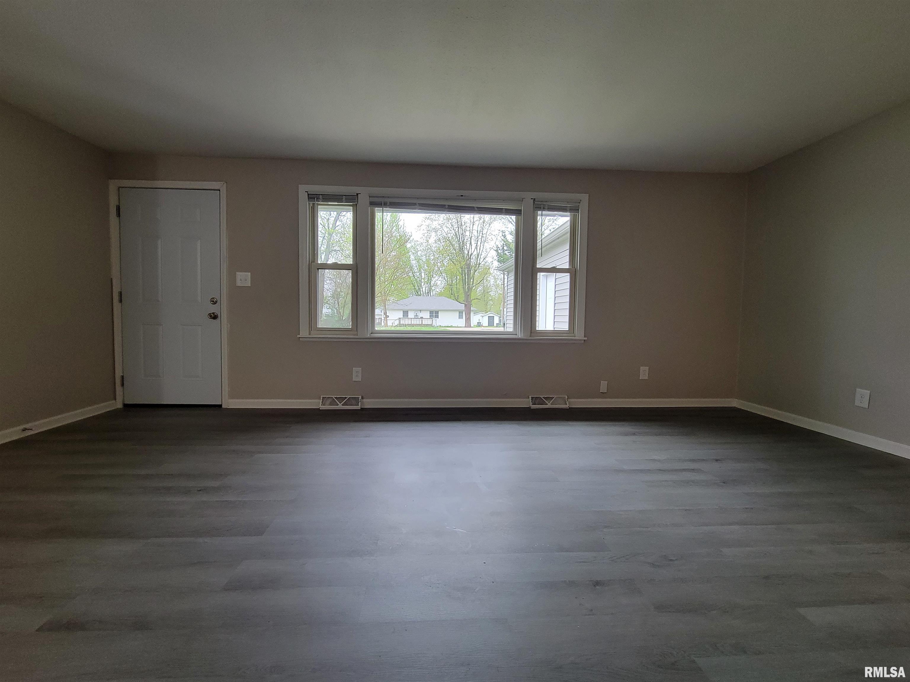 116 Esser Street Washington, IL 61571 - Photo 2 of 16 Gallery Image 2