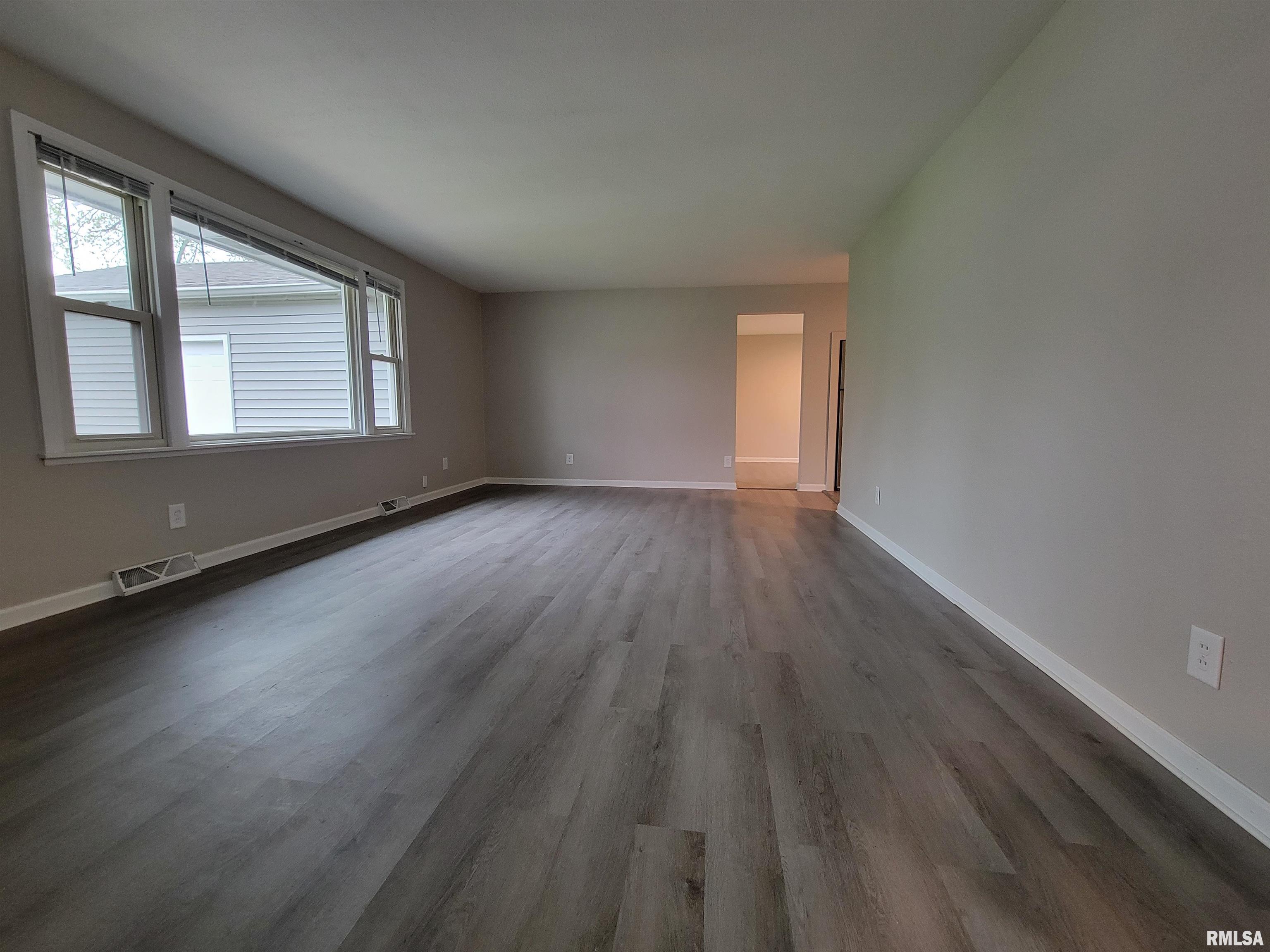 116 Esser Street Washington, IL 61571 - Photo 3 of 16 Gallery Image 3