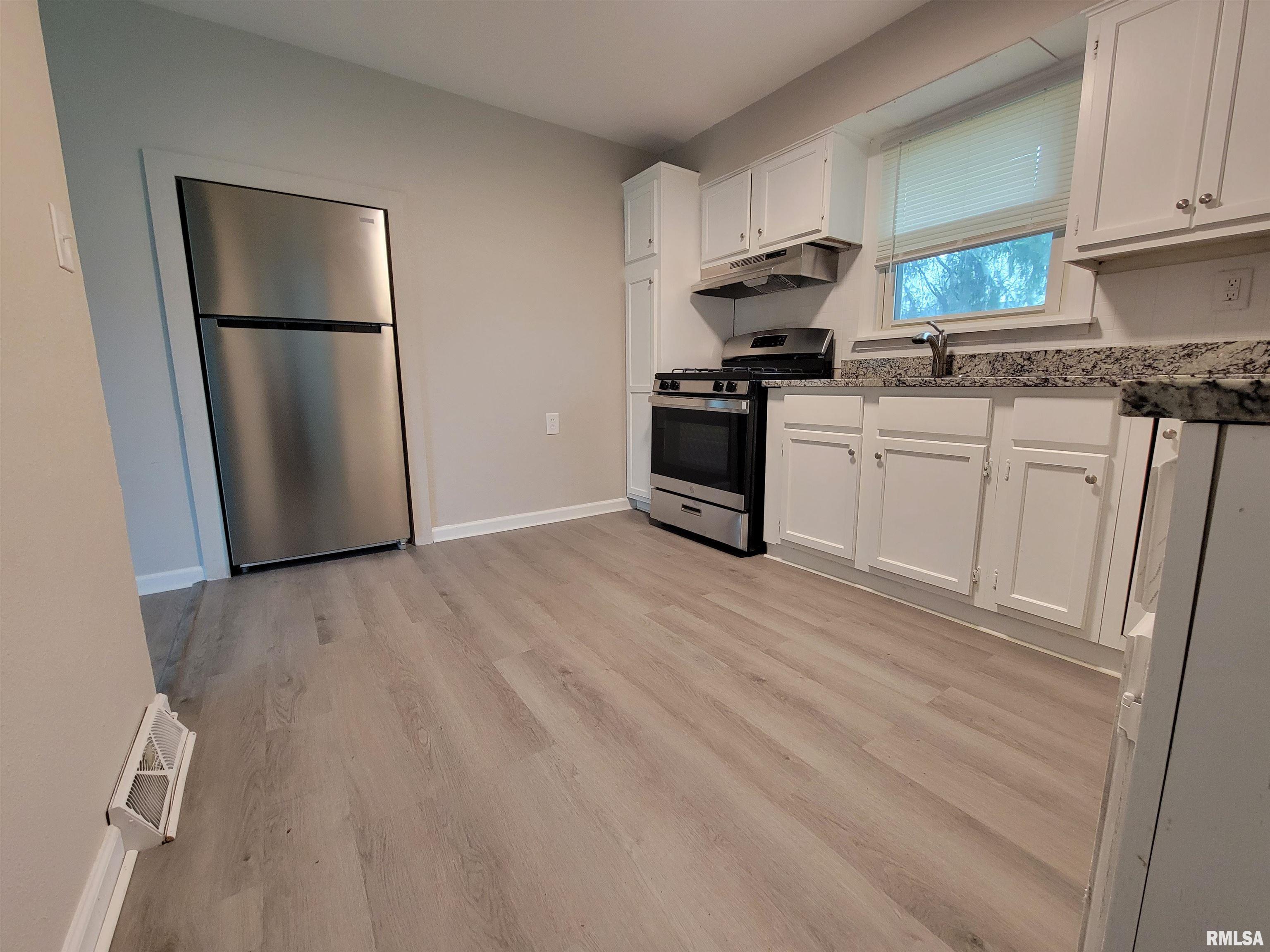116 Esser Street Washington, IL 61571 - Photo 6 of 16 Gallery Image 6