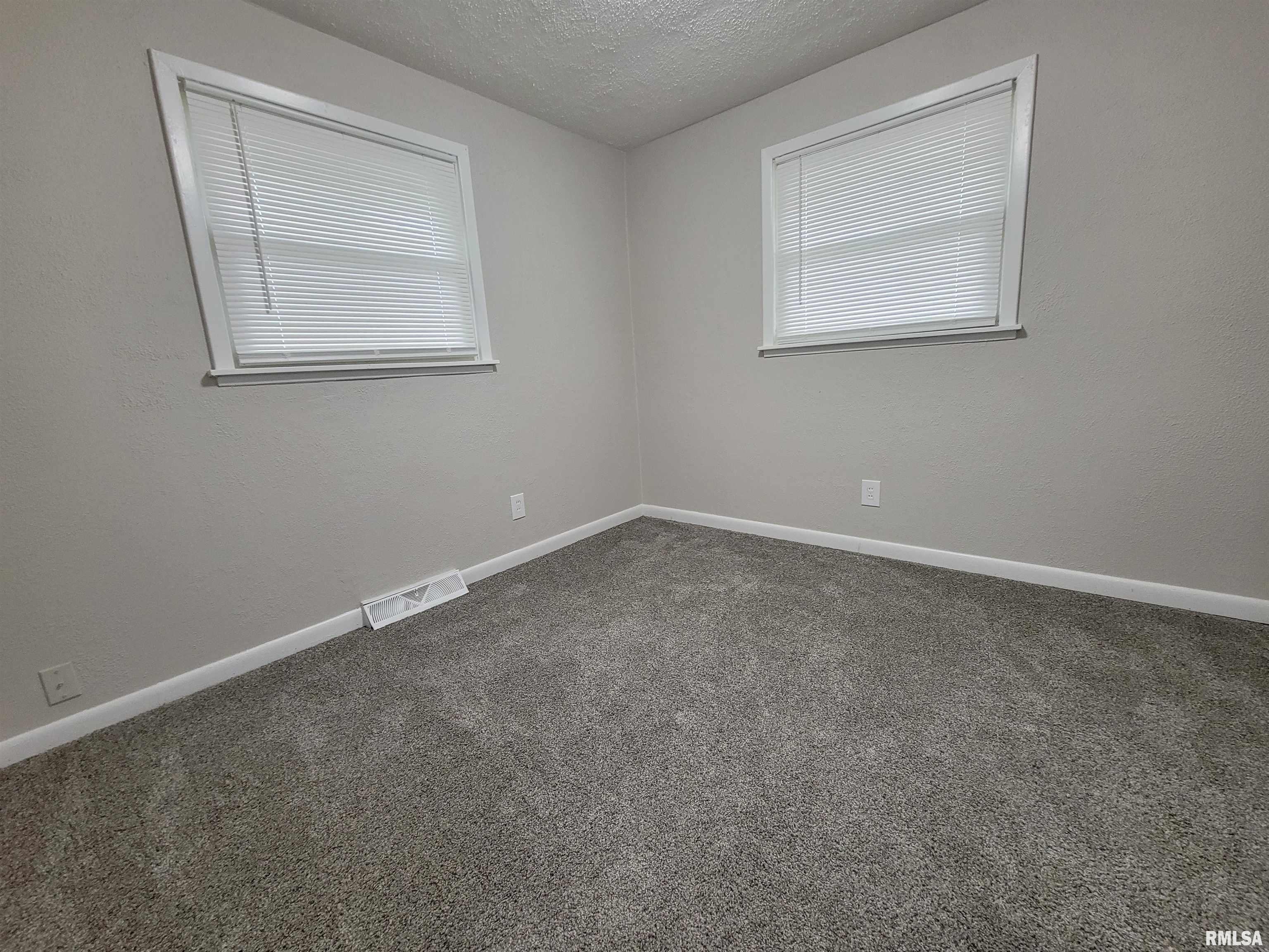 116 Esser Street Washington, IL 61571 - Photo 9 of 16 Gallery Image 9