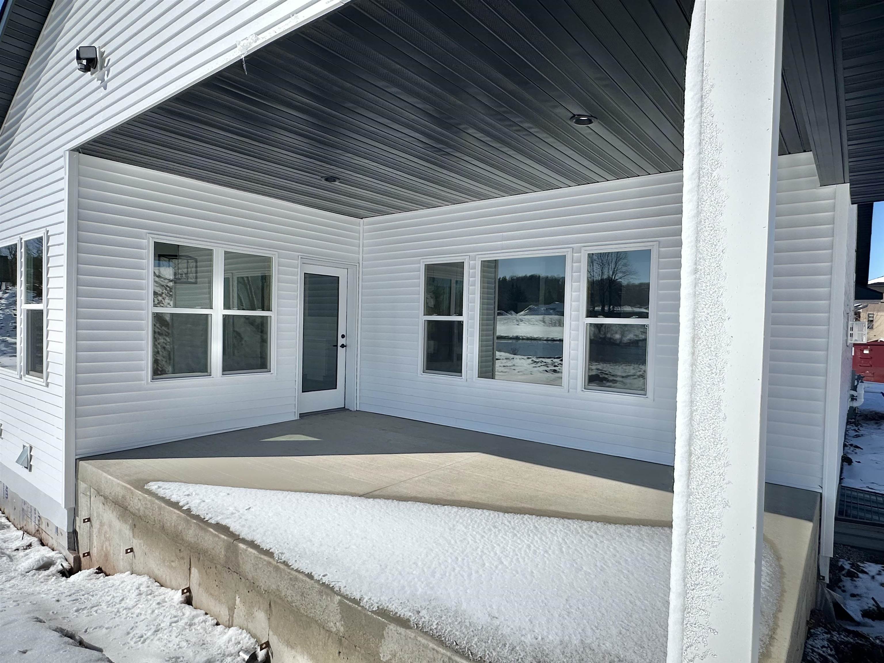 1671 Arnie's Court De Pere, WI 54115 - Photo 4 of 40