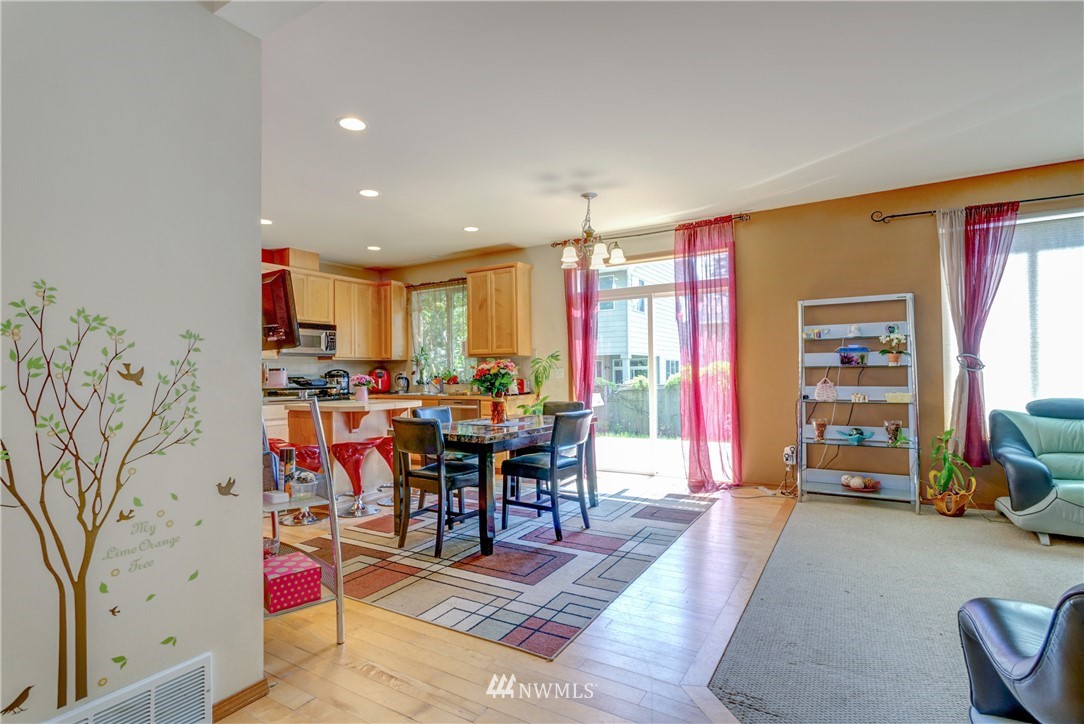 210 Hubbard Road, Unit A Lynnwood, WA 98036 - Photo 3 of 18 Gallery Image 3