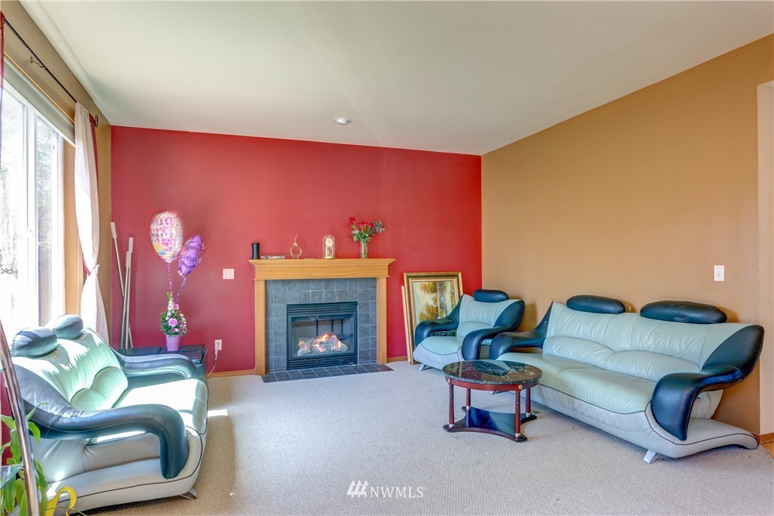 210 Hubbard Road, Unit A Lynnwood, WA 98036 - Photo 5 of 18 Gallery Image 5