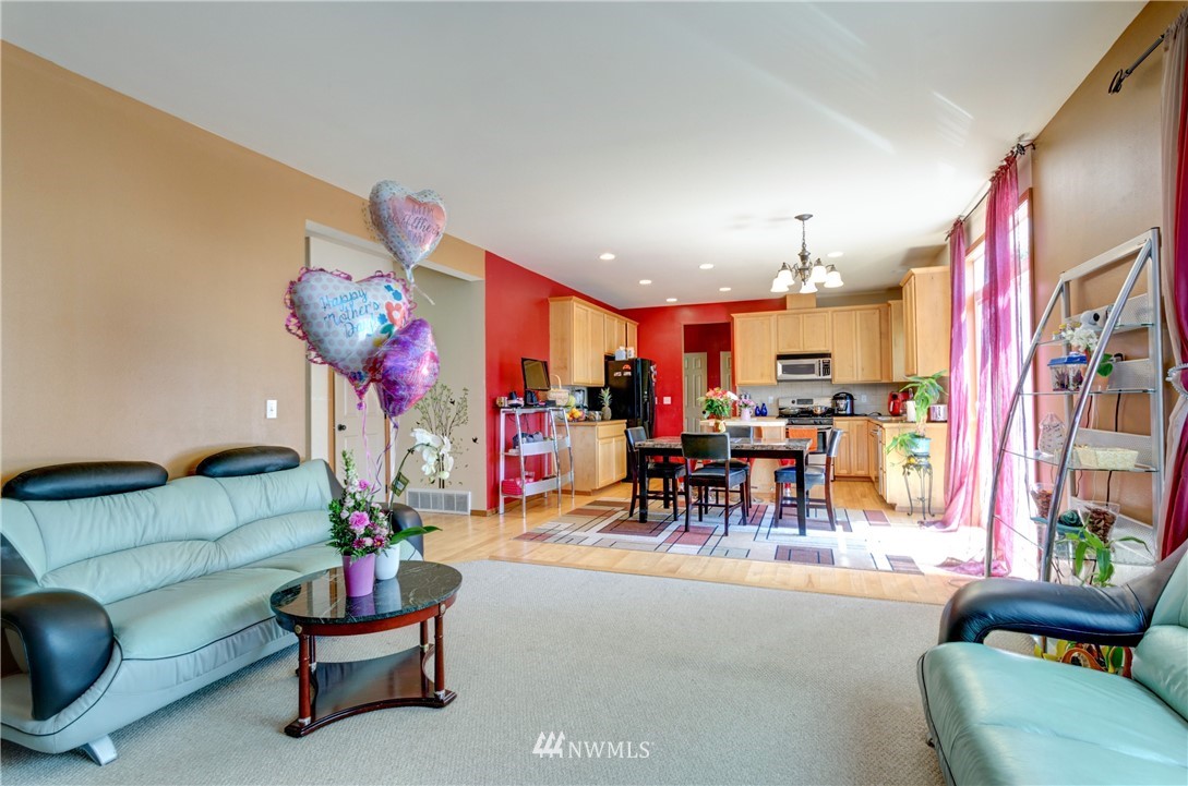 210 Hubbard Road, Unit A Lynnwood, WA 98036 - Photo 6 of 18 Gallery Image 6