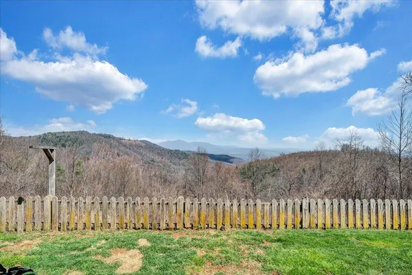 $325,000 | 50 Doe Valley Drive Southeast, Callaway, VA 24067