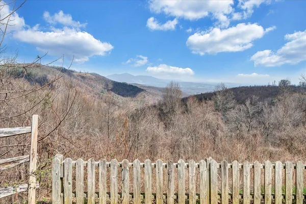 $325,000 | 50 Doe Valley Drive Southeast, Callaway, VA 24067