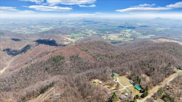 $325,000 | 50 Doe Valley Drive Southeast, Callaway, VA 24067