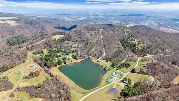 $325,000 | 50 Doe Valley Drive Southeast, Callaway, VA 24067