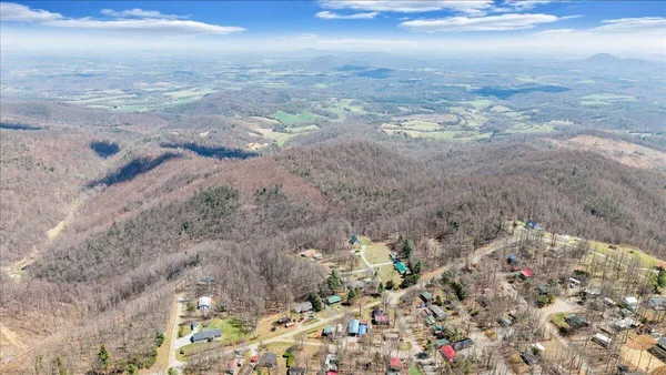 $325,000 | 50 Doe Valley Drive Southeast, Callaway, VA 24067