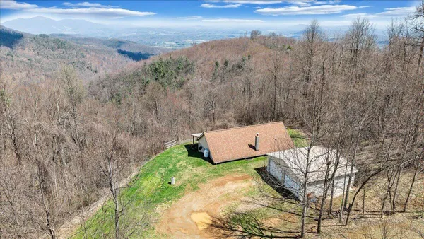 $325,000 | 50 Doe Valley Drive Southeast, Callaway, VA 24067