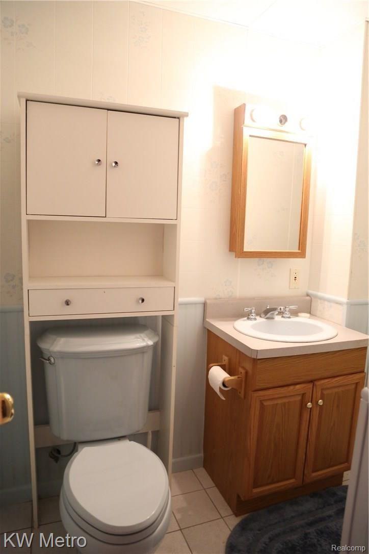 2159 Oakcrest Road Sterling Heights, MI 48310 - Photo 28 of 36 8B8A9918.JPG