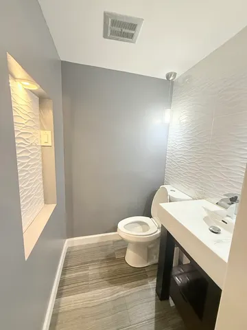 $319,000 | 17125 Cregier Avenue, South Holland, IL 60473