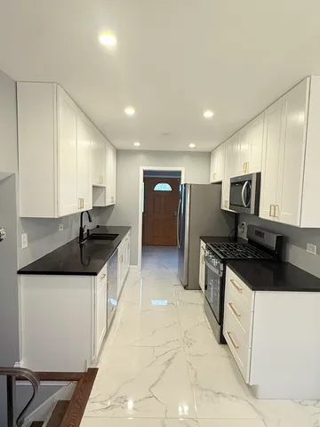 $319,000 | 17125 Cregier Avenue, South Holland, IL 60473