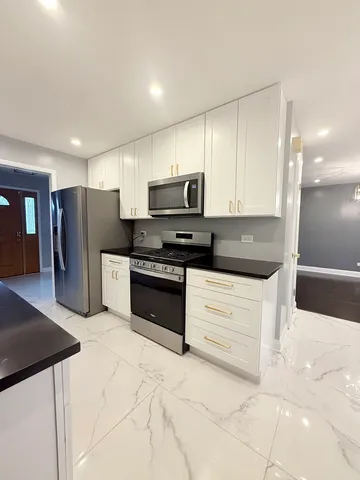 $319,000 | 17125 Cregier Avenue, South Holland, IL 60473