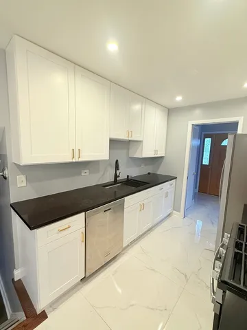 $319,000 | 17125 Cregier Avenue, South Holland, IL 60473