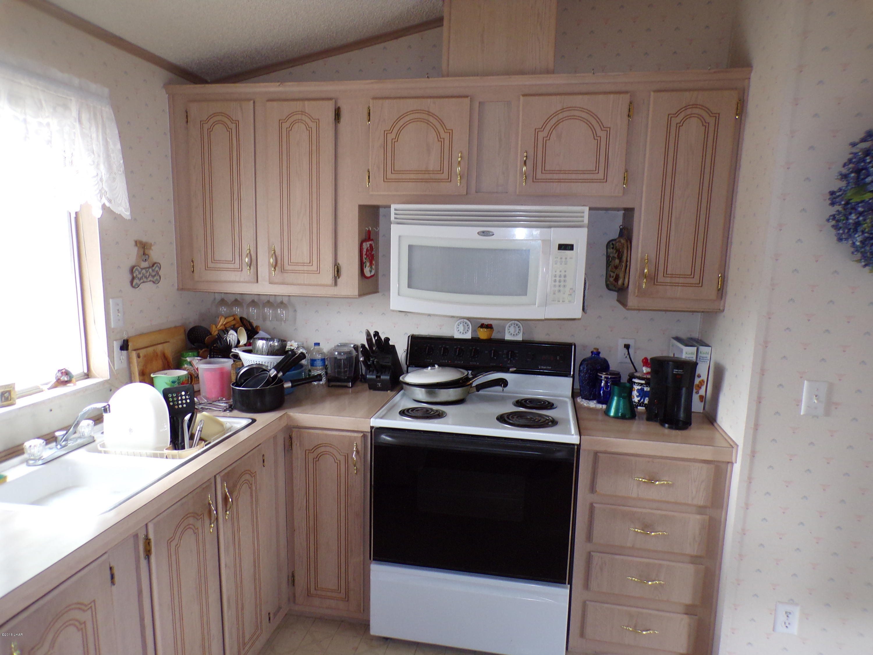 25533 Ochoco Way Bouse, AZ 85325 - Photo 11 of 27 Kitchen