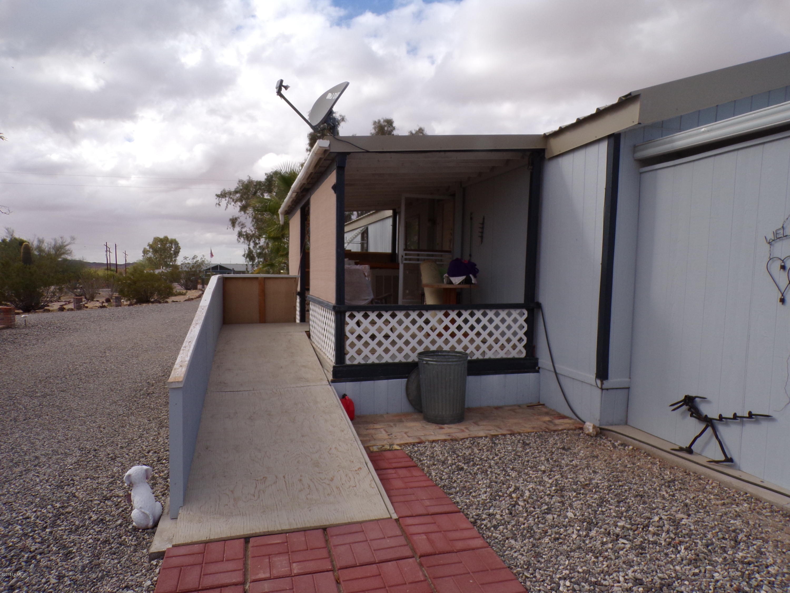 25533 Ochoco Way Bouse, AZ 85325 - Photo 13 of 27 Front view deck home