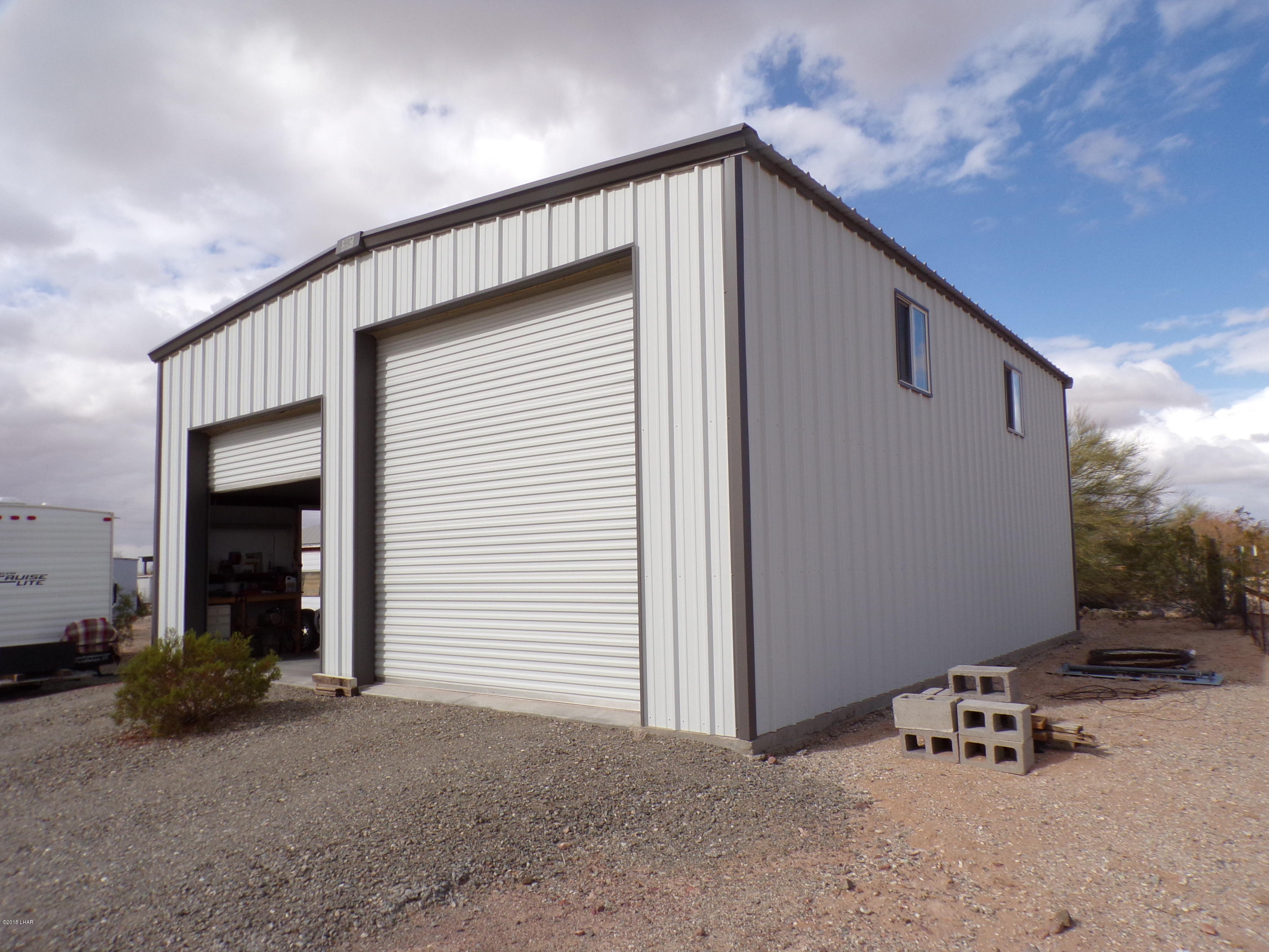 25533 Ochoco Way Bouse, AZ 85325 - Photo 16 of 27 Side view shop