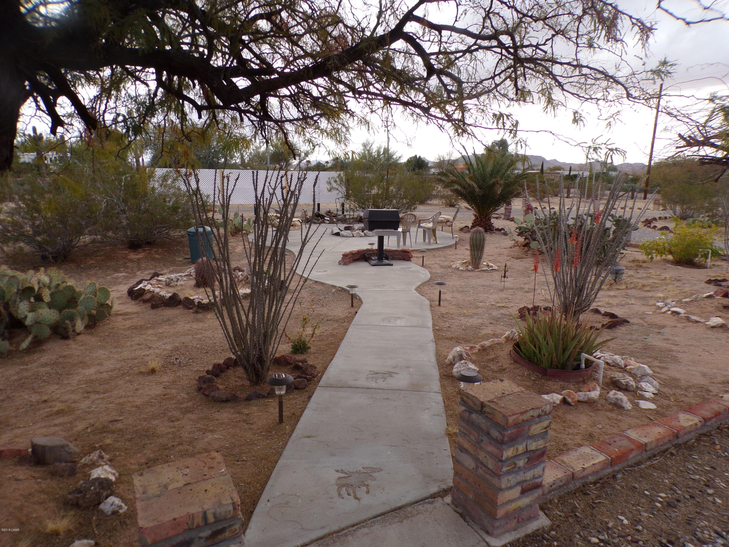 25533 Ochoco Way Bouse, AZ 85325 - Photo 20 of 27 Walkway to fire ring area
