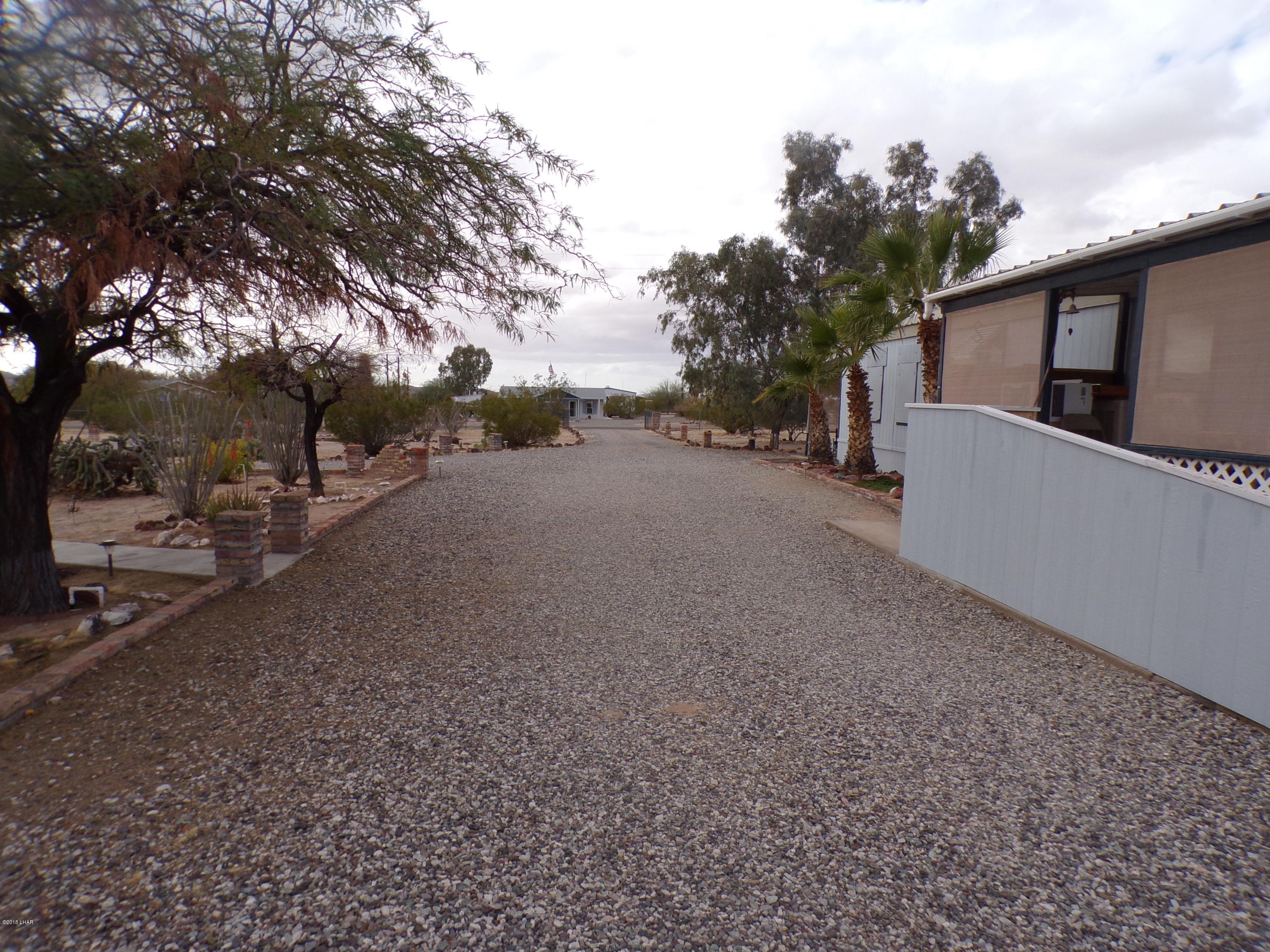 25533 Ochoco Way Bouse, AZ 85325 - Photo 4 of 27 Driveway view to street
