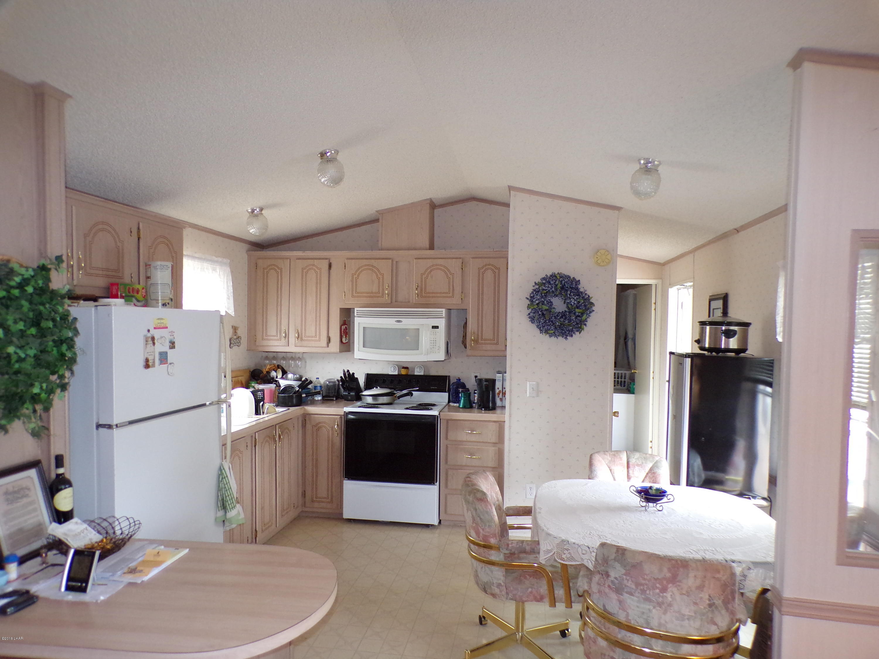 25533 Ochoco Way Bouse, AZ 85325 - Photo 7 of 27 LR to kitchen view