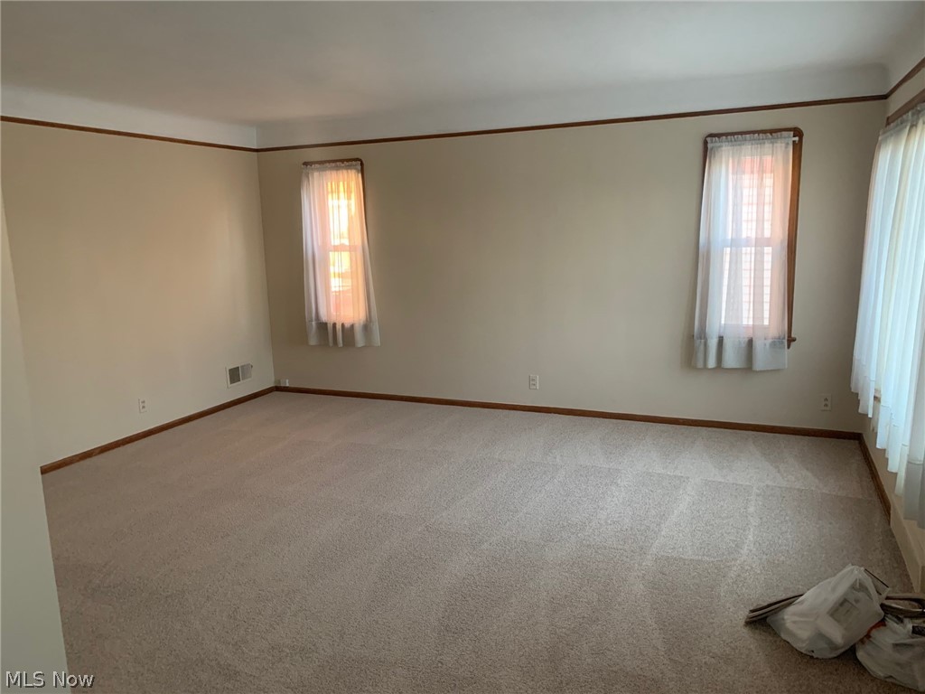 8003 Snow Road Parma, OH 44129 - Photo 4 of 9