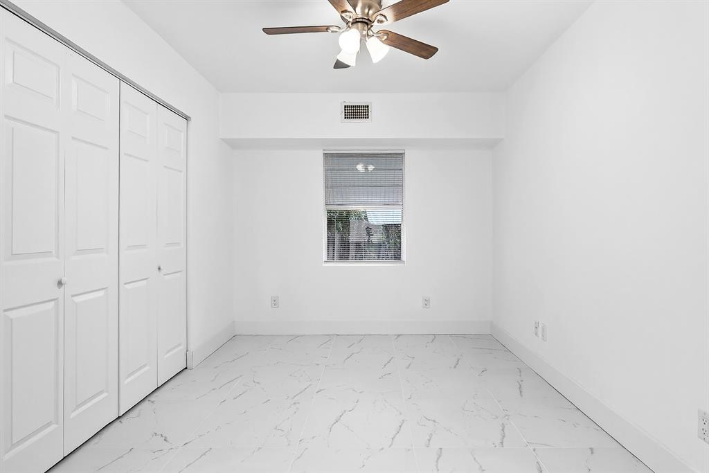 1214 Peak Road Lantana, FL 33462 - Photo 17 of 36