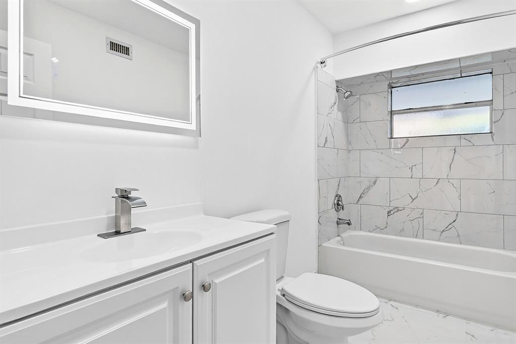 1214 Peak Road Lantana, FL 33462 - Photo 18 of 36