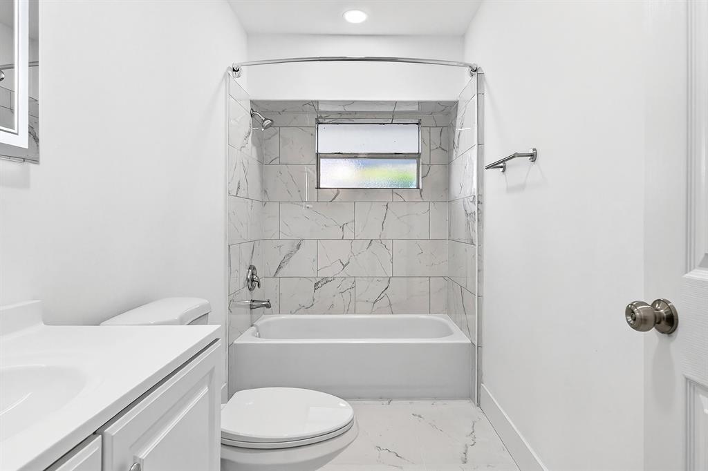 1214 Peak Road Lantana, FL 33462 - Photo 19 of 36