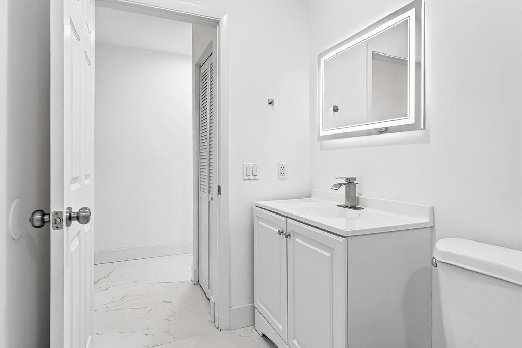 1214 Peak Road Lantana, FL 33462 - Photo 20 of 36