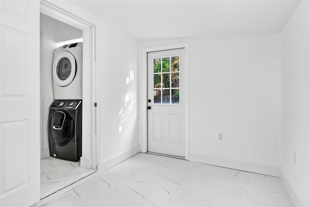 1214 Peak Road Lantana, FL 33462 - Photo 23 of 36