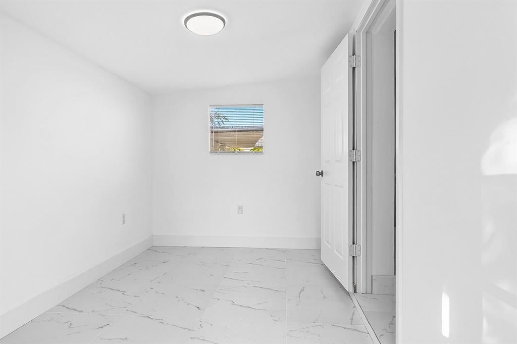 1214 Peak Road Lantana, FL 33462 - Photo 24 of 36