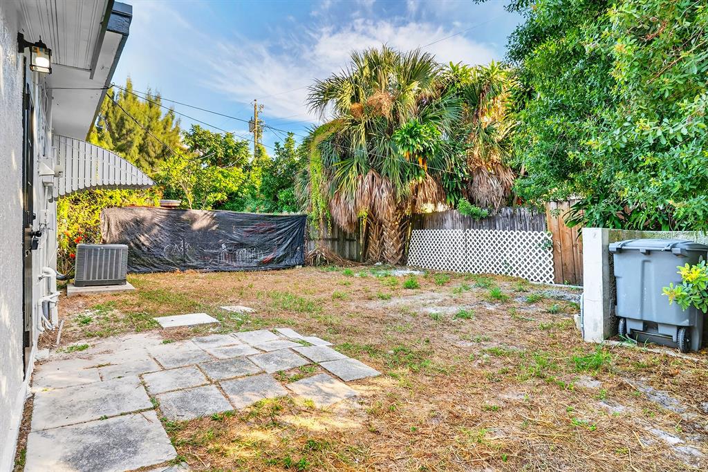 1214 Peak Road Lantana, FL 33462 - Photo 26 of 36