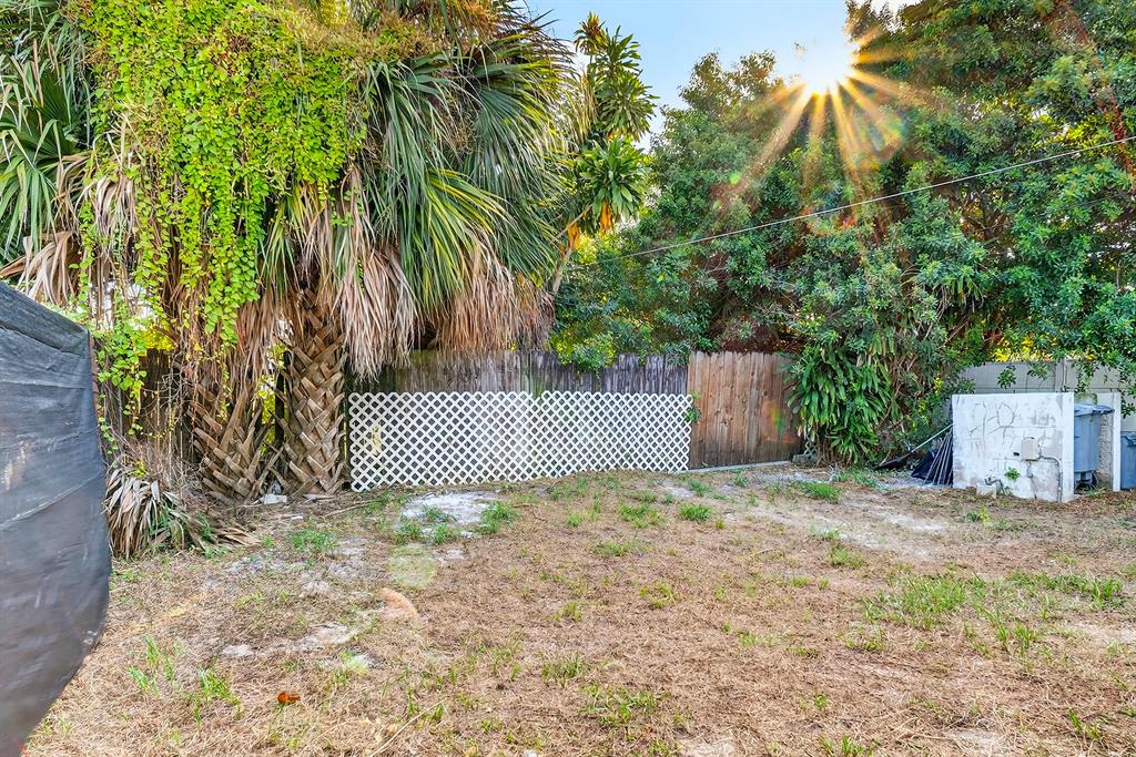 1214 Peak Road Lantana, FL 33462 - Photo 28 of 36