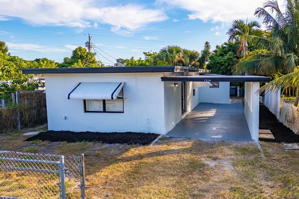 1214 Peak Road Lantana, FL 33462 - Photo 30 of 36