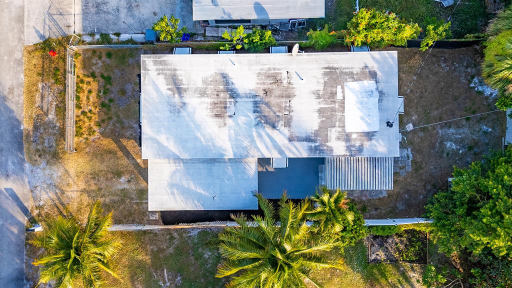 1214 Peak Road Lantana, FL 33462 - Photo 35 of 36