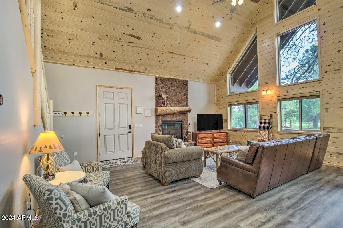 1538 Mainline Road Heber, AZ 85928 - Photo 6 of 40 Family room 2