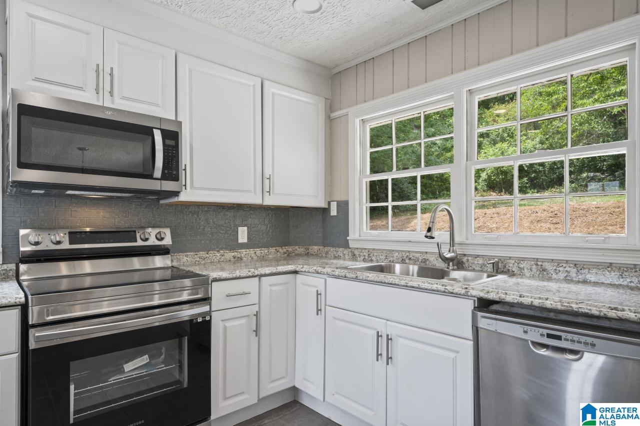 1202 Park Avenue Oneonta, AL 35121 - Photo 20 of 44