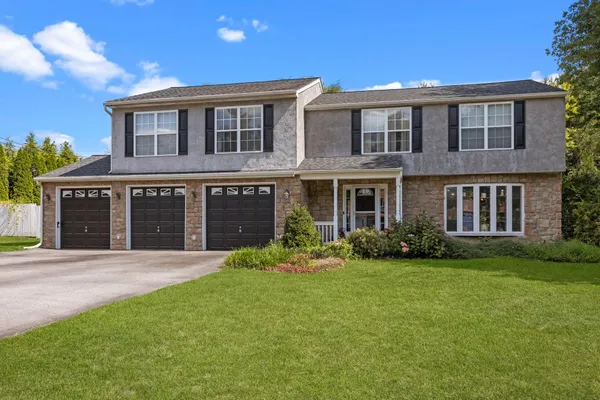 $750,000 | 2 Buckingham Drive, Downingtown, PA 19335