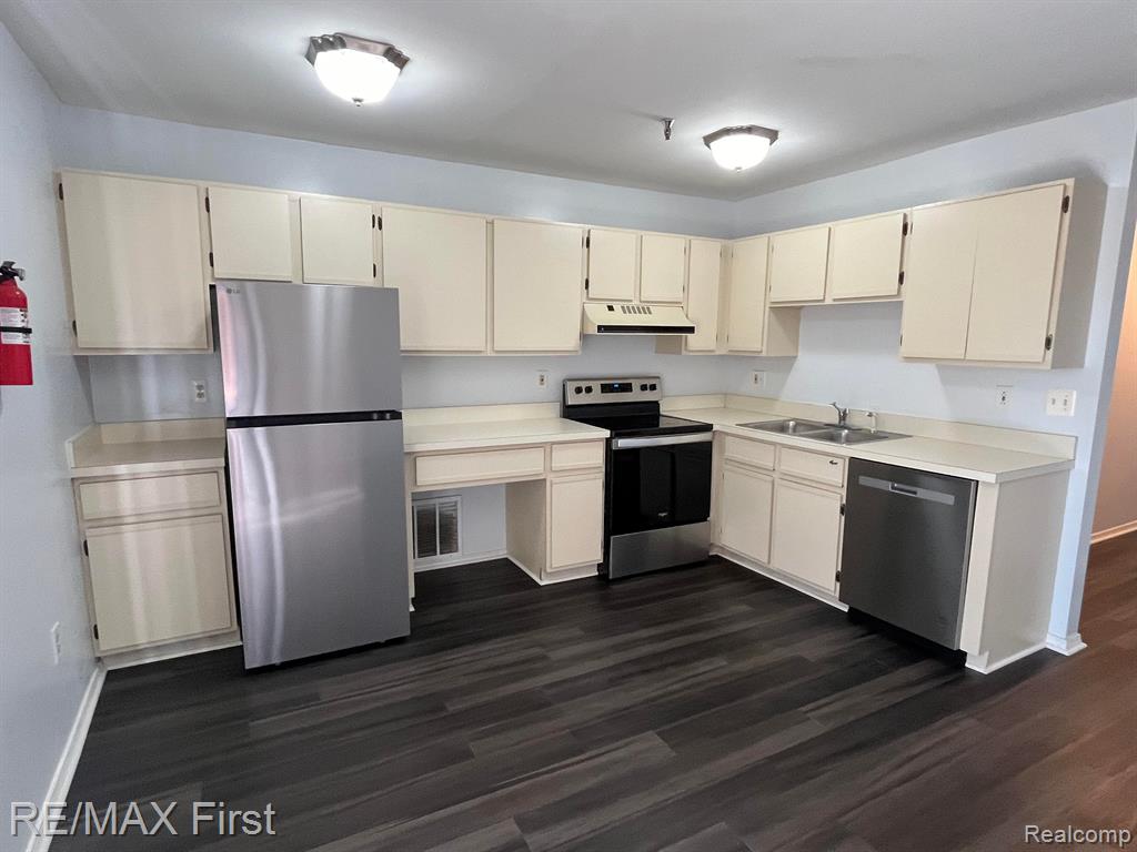 286 East Thirteen Mile Road, Unit 101 Madison Heights, MI 48071 - Photo 6 of 18